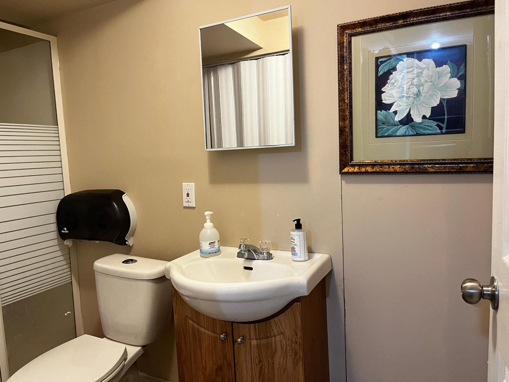 Beautiful Room Close Airport! YYC Exterior foto
